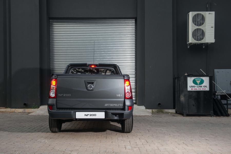  Nissan NP200 Stealth 2015 года  (фото 6 из 16)